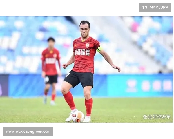 某足球俱乐部正式宣布签约新援球员并透露转会细节与未来计划 某足球俱乐部正式宣布签约新援球员并透露转会细节与未来计划