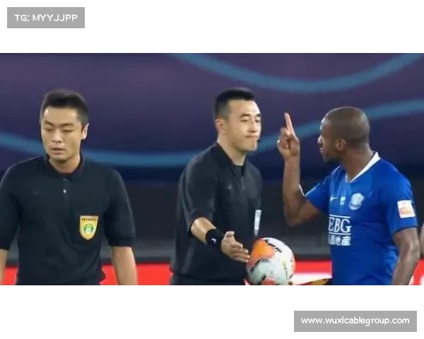 网球比赛裁判误判引发争议 球员反应强烈赛后讨论不断 网球比赛裁判误判引发争议 球员反应强烈赛后讨论不断